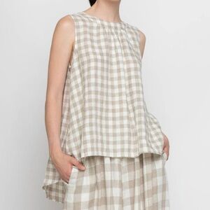 AMI CI by Baci linen top, Size Medium